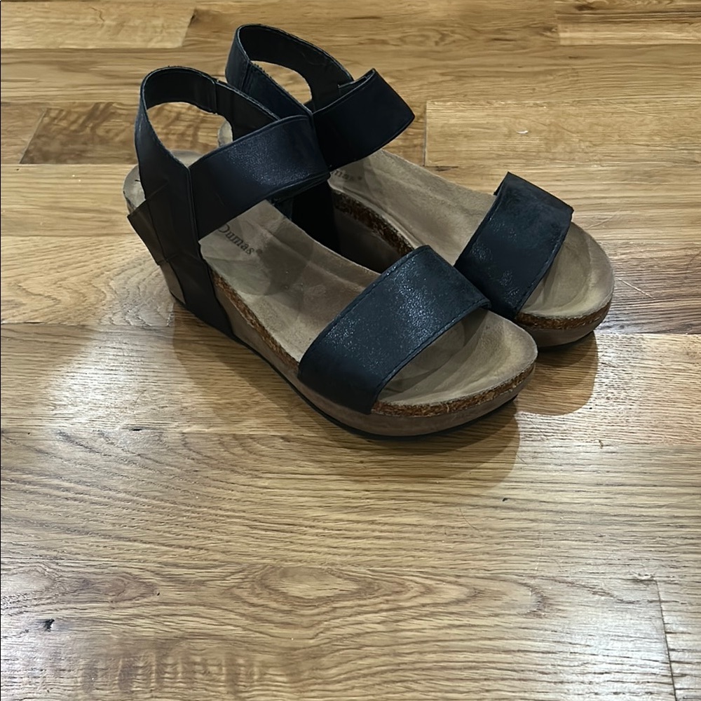 Pierre Dumas Women's Black Sandals size 8. NWOT.